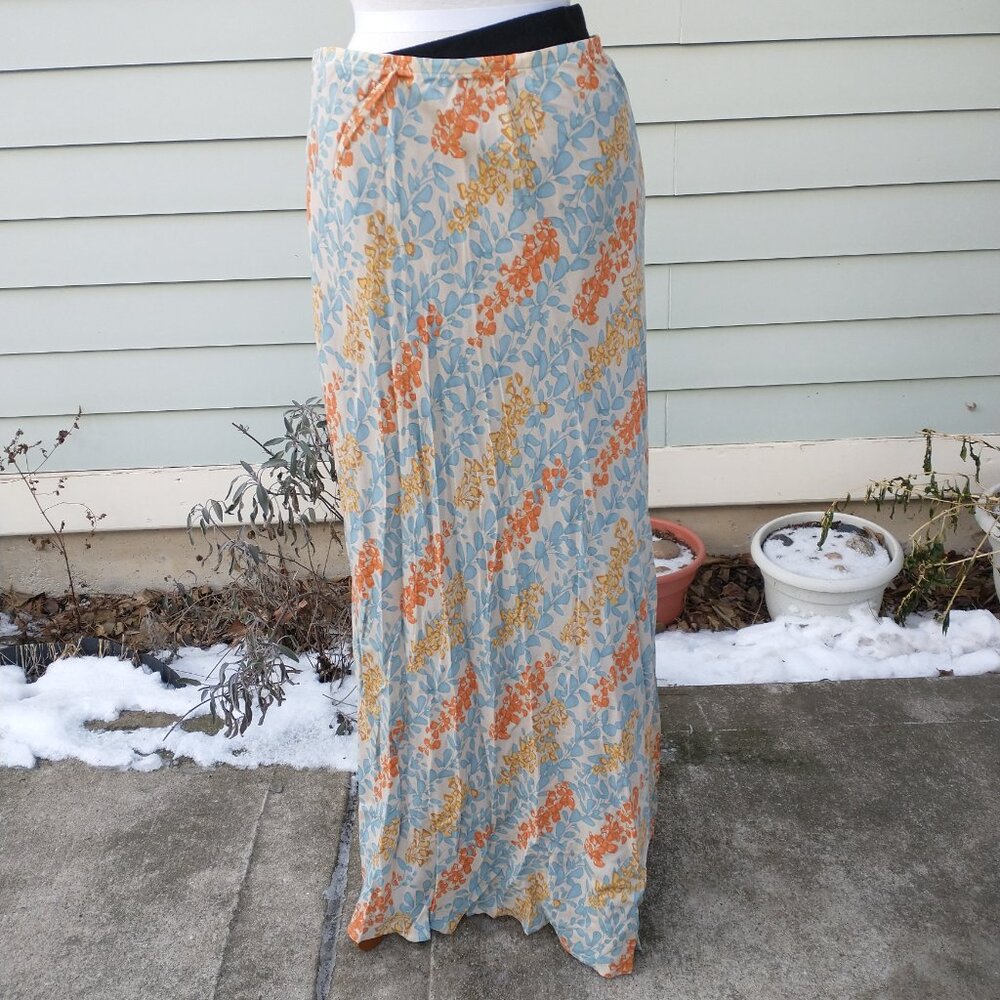 Skirt: beige silk, floral, elastic waist, maxi. Size large - by Harari